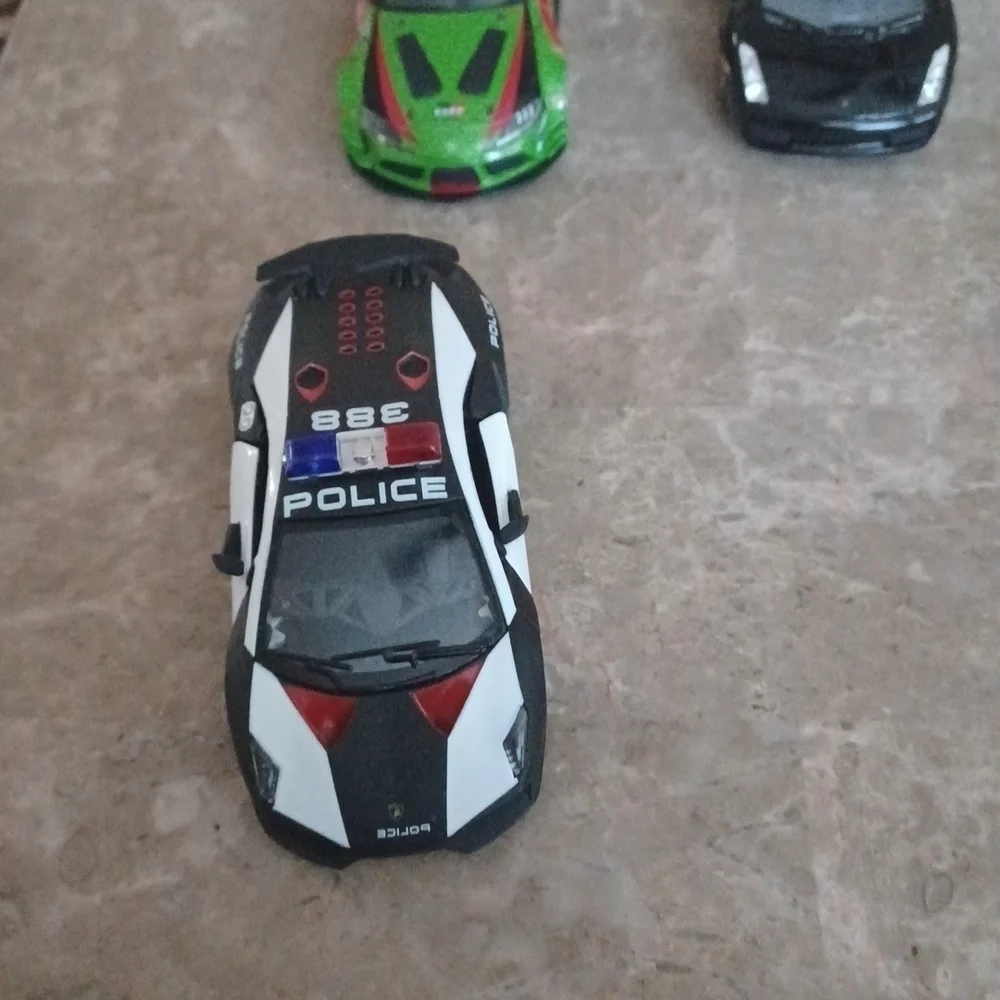 - - Bundle of 4 kidds 🚗